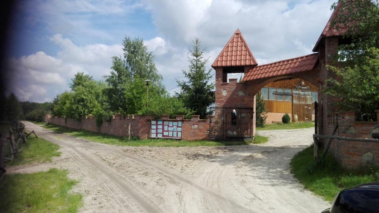 Stadnina Koni Tarka Zwierzyniec Exterior foto